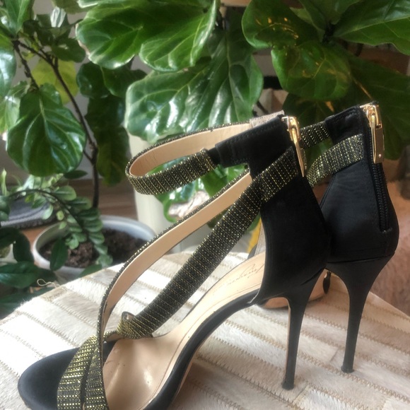 Size 7 VINCE CAMUTO brand. Black satin finish with gold accent straps. - Picture 4 of 9